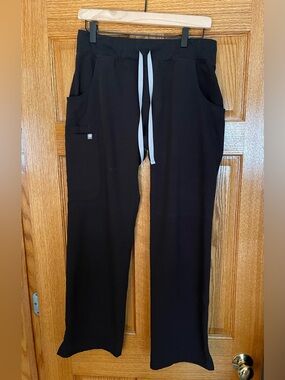 Figs Kade Cargo Scrub Pants (Black)